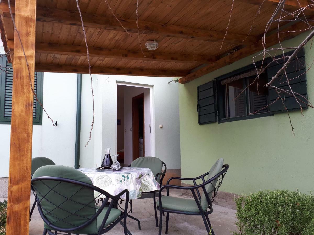 Seaside Apartment For 2 P Trogir Exterior photo